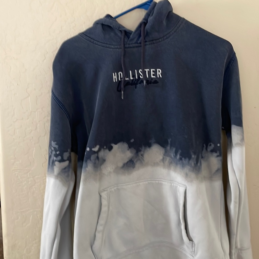 - Hollister cool sweater